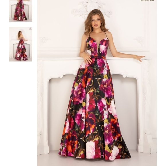Gala/ Prom Dress - Picture 1 of 1